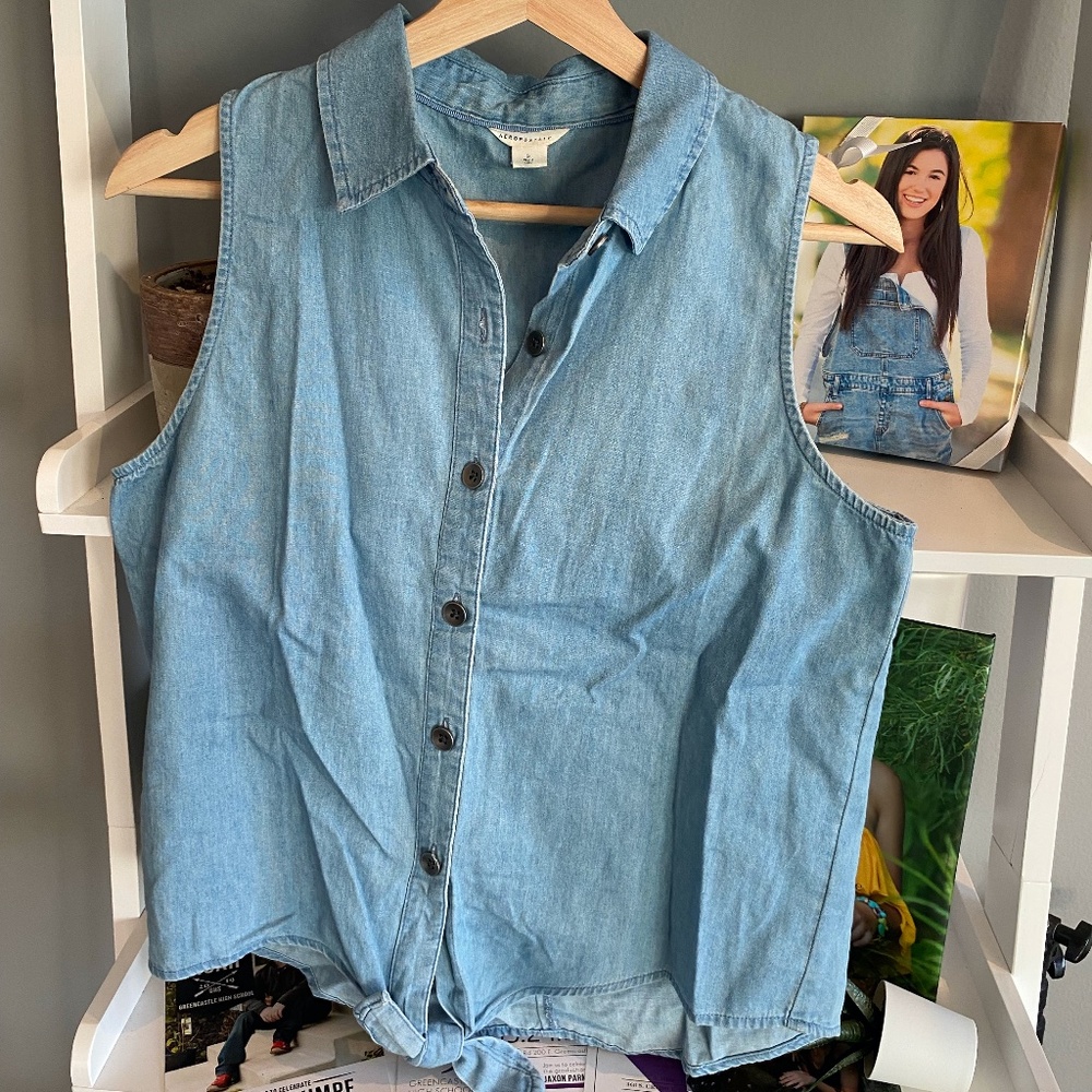 NWOT Aeropostale Denim Look Tie Front Sleeveless Button Front Shirt Size Small